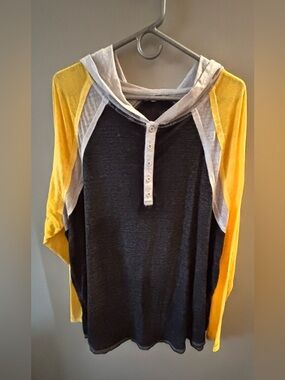 Maurices Plus Dark Charcoal, White & Yellow Raglan Hooded Henley
